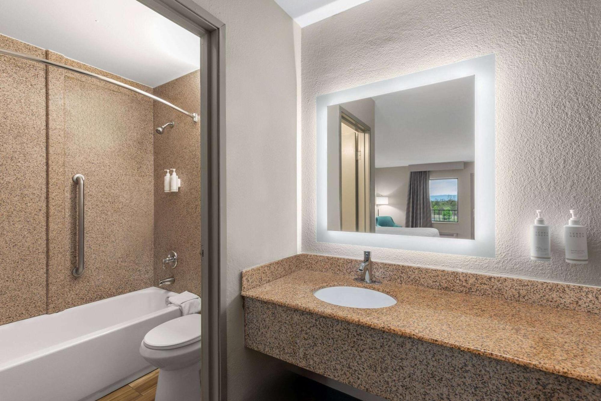 Days Inn By Wyndham Chattanooga Lookout Mountain West Екстер'єр фото